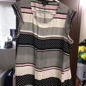 Le Chateau Women's blouse top